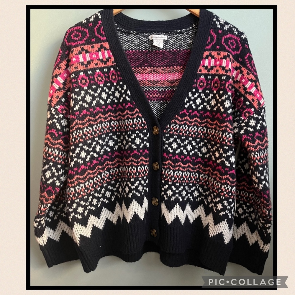 NWT Cupcakes & Cashmere Boxy V-Neck Cardigan Size M